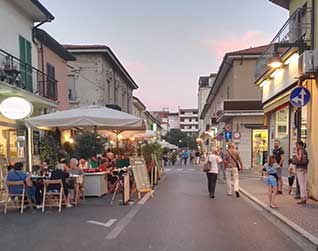 Centro negozi Marina di Massa